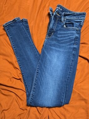 American Eagle Outfitters Skinny Jeans in Medium Blue Wash